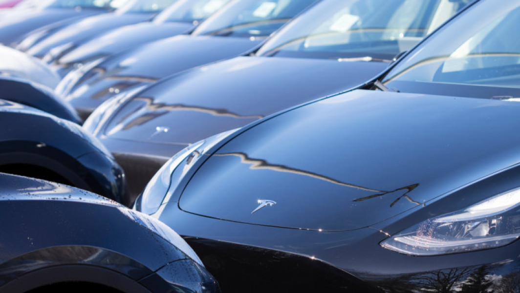 Scădere semnificativă a acțiunilor Tesla pe bursa din New York