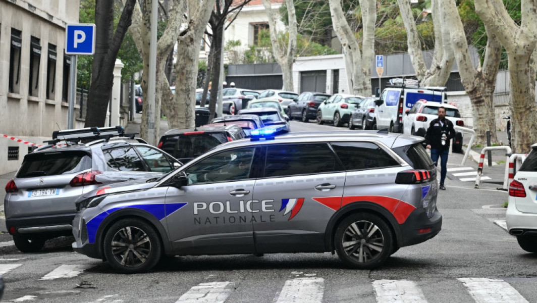Doi cercetători francezi reținuți după un atac asupra consulatului Rusiei