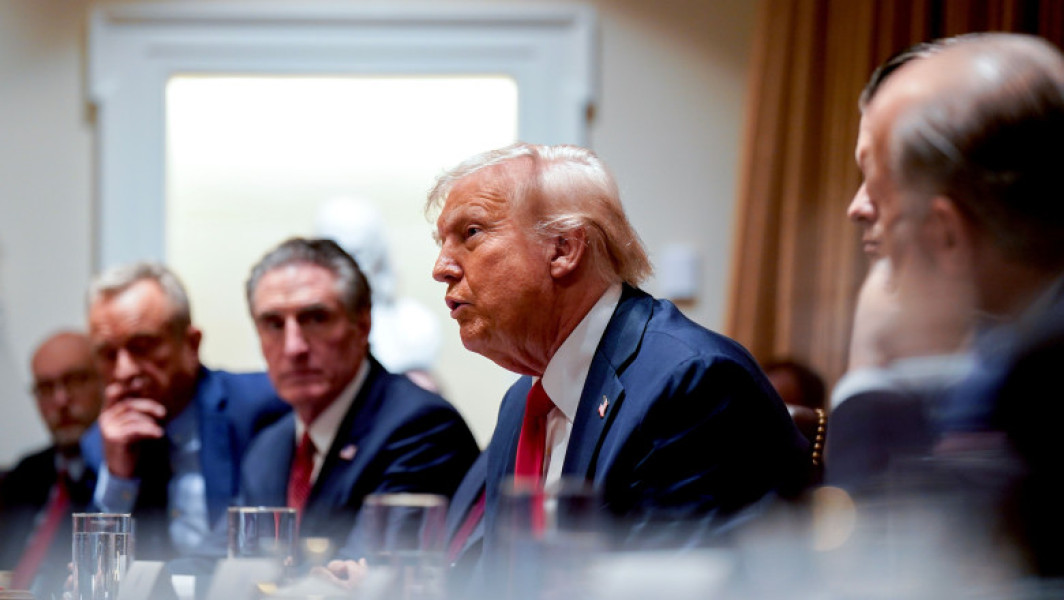 Trump anunță taxe vamale de 25% pentru produsele europene