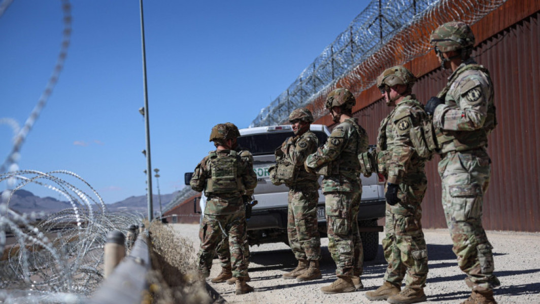 Armata americană desfășoară soldați la frontiera cu Mexicul pentru a combate imigrarea ilegală
