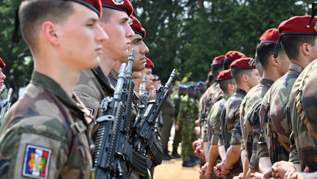 Guvernul Francez Cere Autonomie în Domeniul Apărării