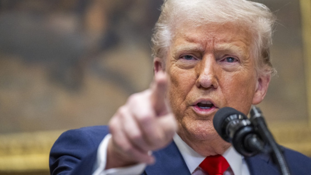 Donald Trump semnează un decret care crește taxele vamale pentru produsele chinezești