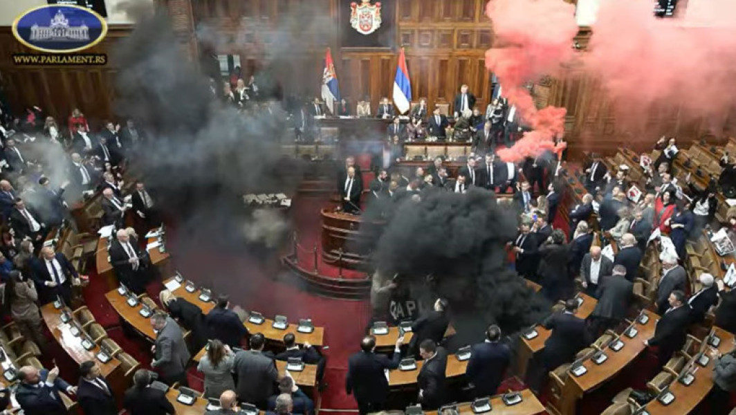 Scandal în Parlamentul Serbiei: Opoziția provoacă haos