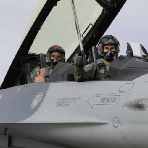 Piloţii români se pregătesc la Centrul de Instruire F-16 din Feteşti