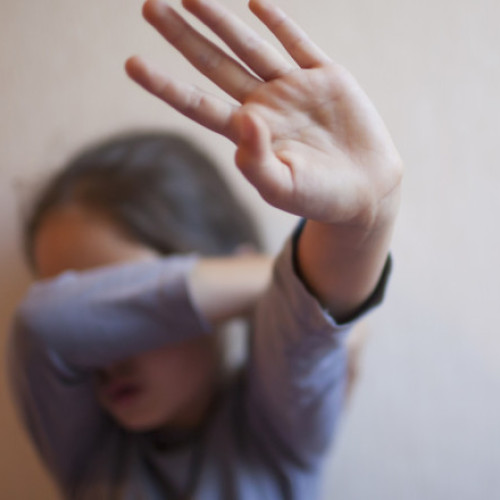 doi frați din arad, retrași din familia violentă. părinții au fost acuzați de abuz asupra copiilor
