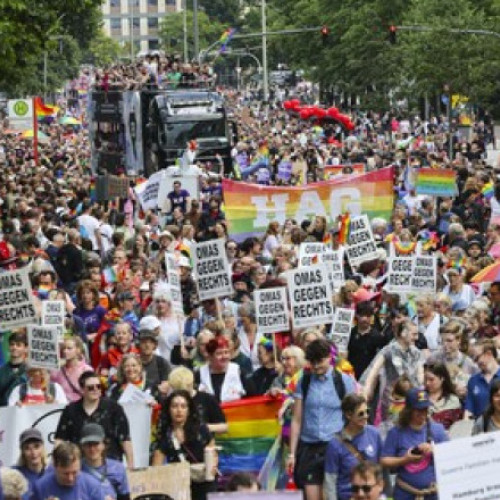 Record de participare la parada Pride din Hamburg: „Suntem incredibil de mândri și ne simţim susţinuţi”