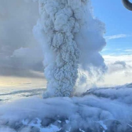 Video Vulcanul Kraşeninnikov a erupt după aproape cinci secole de inactivitate