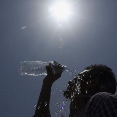Cod galben de caniculă. Temperaturi de până la 36 de grade în București şi în opt judeţe din sudul ţării