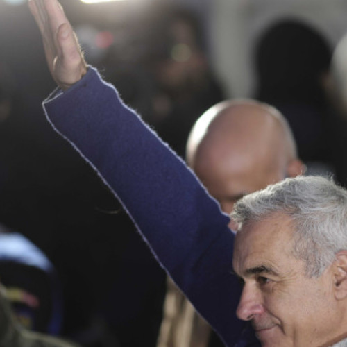 Zeci de oameni la Parchetul General, unde se află Călin Georgescu. Jandarmeria: Protestul „nu respectă normele legale de organizare”