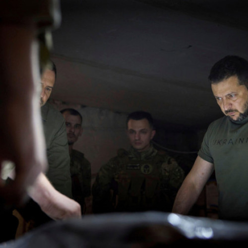 Foto Zelenski, vizită într-o tabără militară din Harkov. Ce spune despre „mercenarii” chinezi și pakistanezi care luptă de partea Rusiei