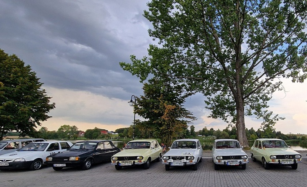 Întâlnirea Drum Bun în Polonia: Parada autoturismelor de epocă românești