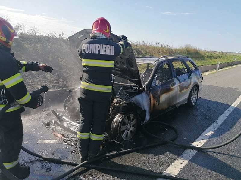 Incendiu de proporții la un autoturism pe centura municipiului Carei