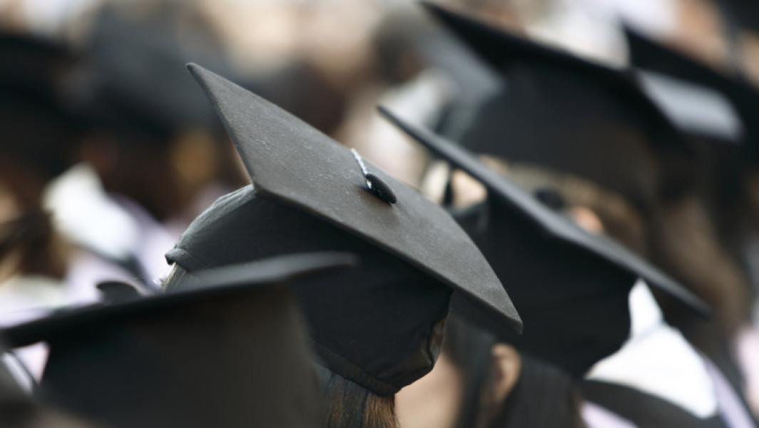 Studenții șefi de promoție de la USV Iași primesc burse de merit de 1.000 de euro anual