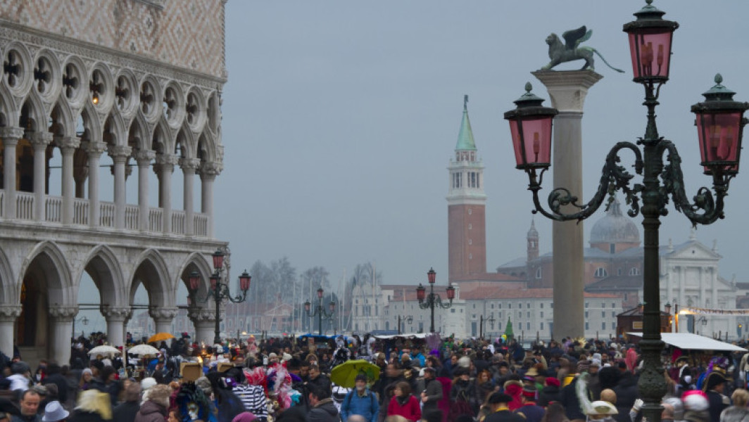 Taxa pentru turiști va fi reintrodusă în Veneția în 2026 pentru a combate aglomerația
