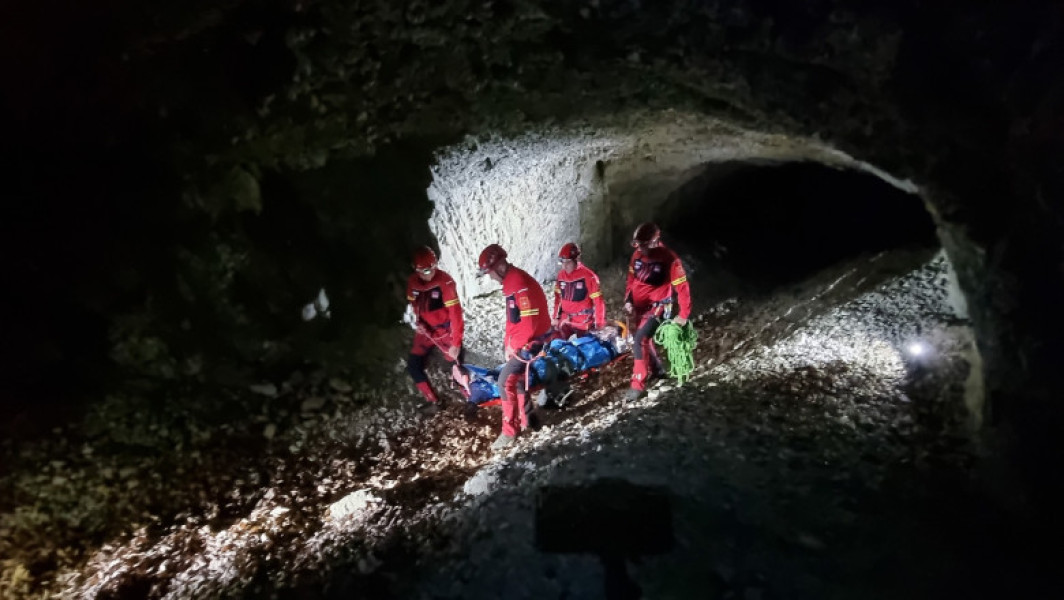 O persoană a murit în munte, 14 salvate în ultimele 24 de ore