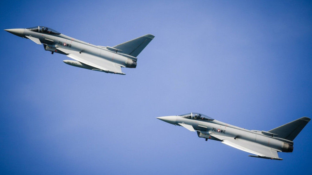 Avioane germane Eurofighter au interceptat un aparat militar rusesc în Marea Baltică