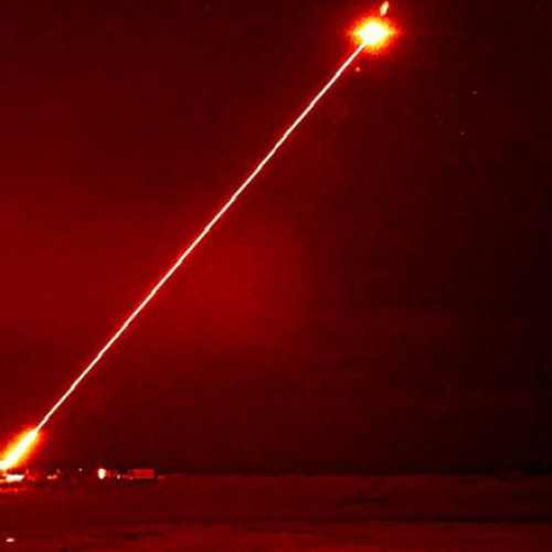 NATO și Israel testează arme laser eficiente pentru neutralizarea dronelor și rachetelor