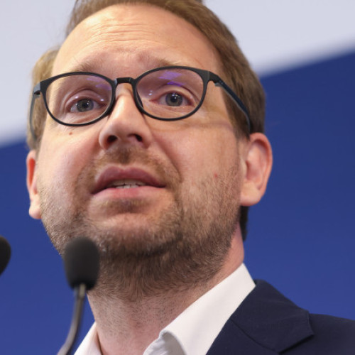 Dominic Fritz critică AUR pentru moțiunea simplă împotriva Dianei Buzoianu