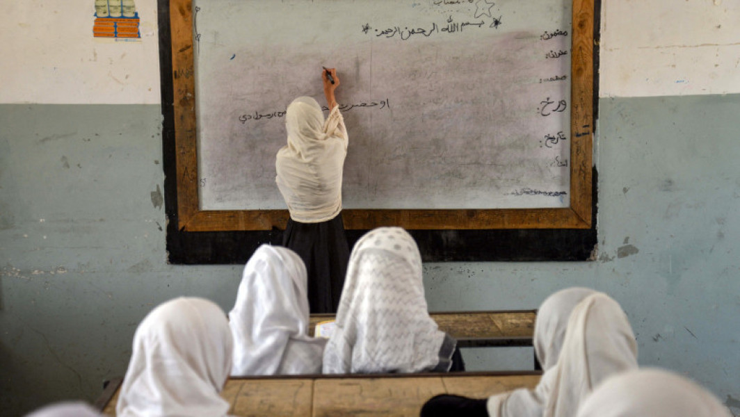 Talibanii impun educația religioasă ca singura opțiune pentru fete în Afganistan