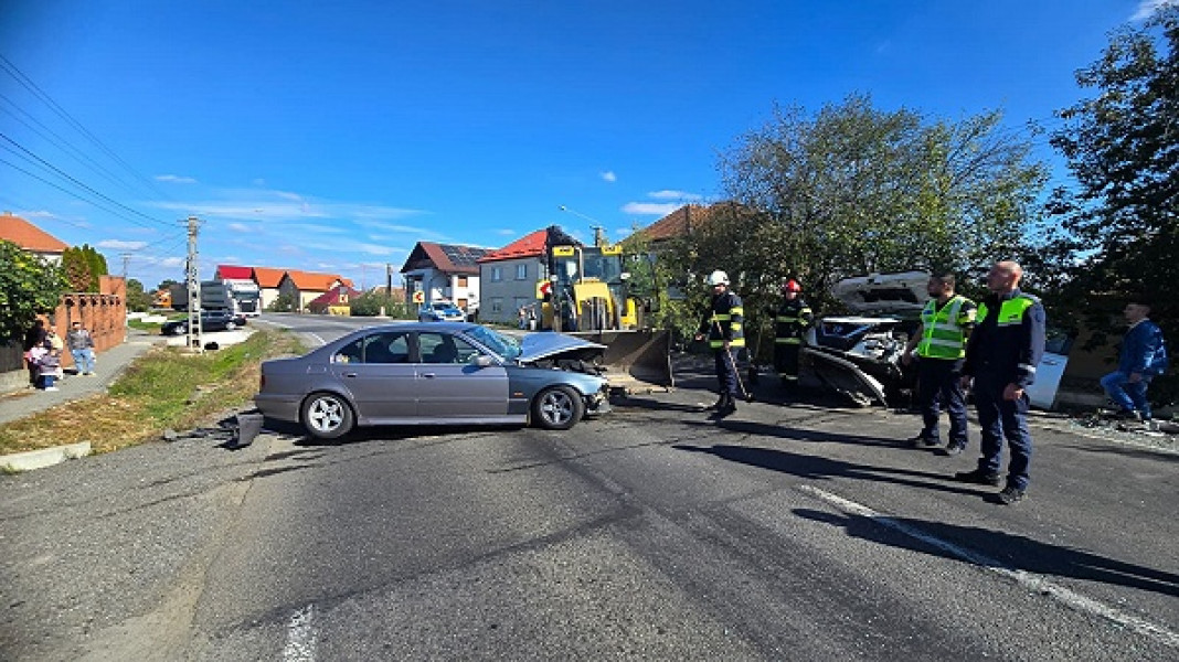 Accidente și mașini în flăcări în județul Satu Mare, oameni salvați de pompieri