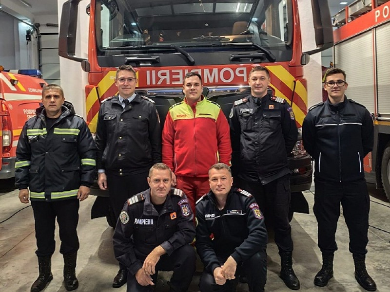 Pompierii careieni au reconstruit casa unei mame cu copii după ce au stins incendiul