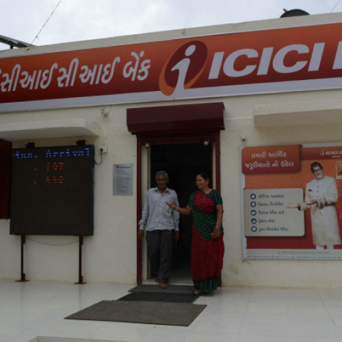 Femeie acuză șef de bancă din India de fraudă cu 1,9 milioane de dolari. Neînțelegeri cu privire la investițiile în depozite la ICICI Bank - Valoarea lor, semne false și conturi manipulate.