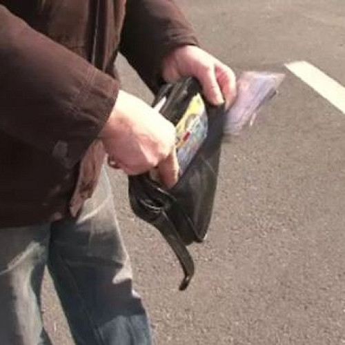 În Satu Mare, un bărbat de 27 de ani a furat bani dintr-o bancă prin pătrunderea în hol
