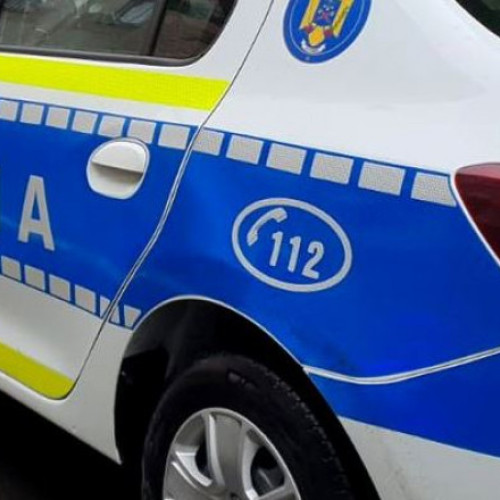 Un copil de trei ani, găsit singur pe stradă în faţa unui magazin din Găeşti, a fost dus de poliţie la mama sa.