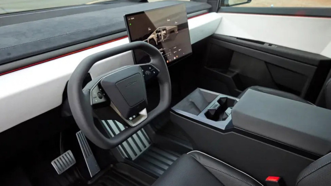 Tesla recheamă mașini Cybertruck din cauza problemelor la pedala de accelerație