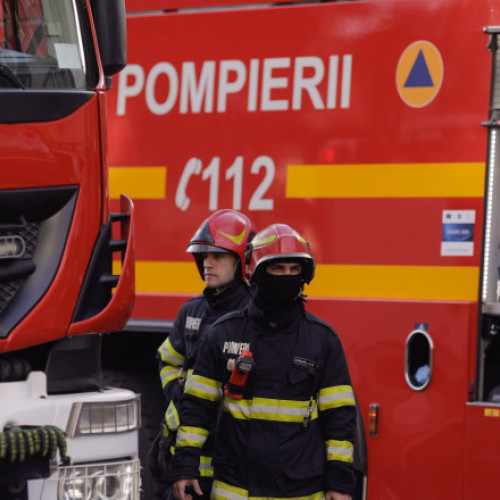 Incendiu la o firmă din Neamț care procesează fibra textilă: Forțe de intervenție au localizat și lichidat arderea la un utilaj