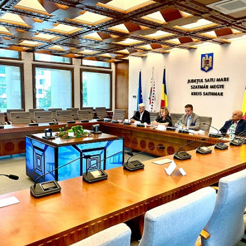 O dezbatere pe teme economice ce nu a mai avut loc între candidații pentru președinția Consiliului Județean Satu Mare sau cum ne-am făcut din nou de groază față de Maramureș