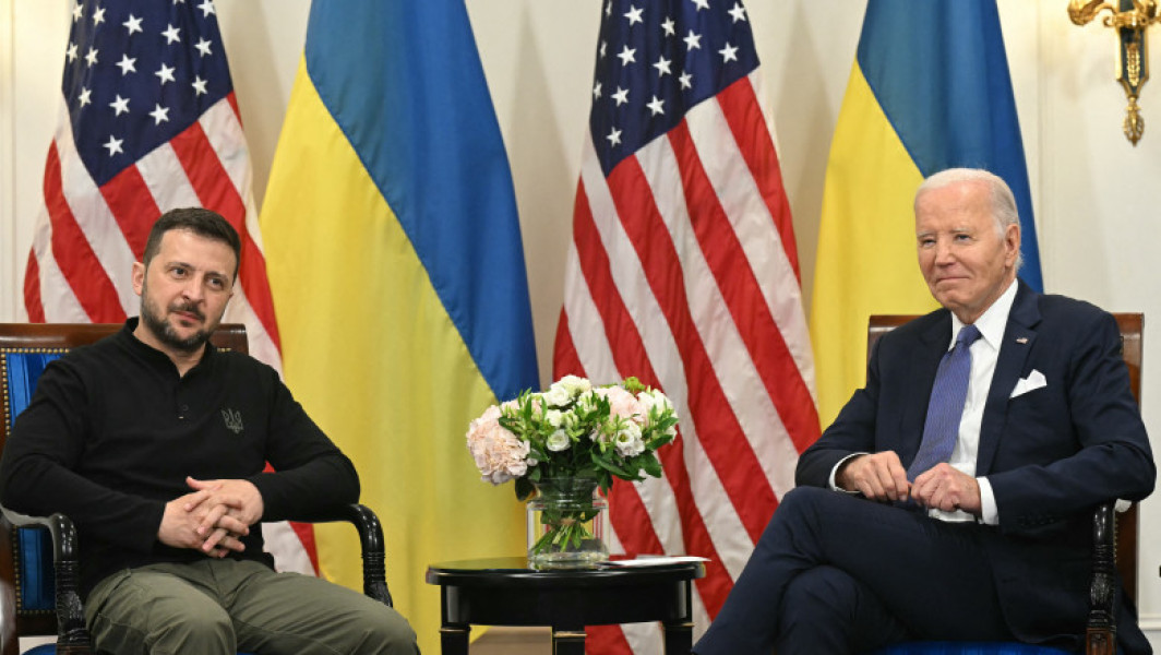 Joe Biden cere scuze lui Volodimir Zelenski pentru întârzierea ajutorului militar